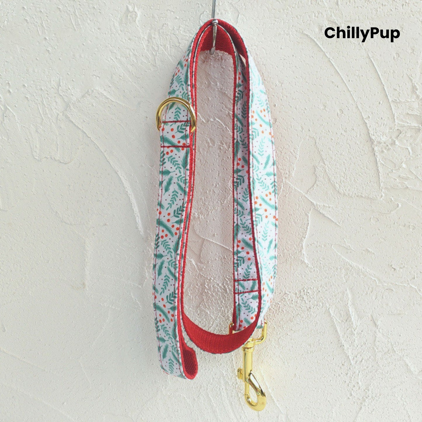 Dog Lead with Christmas pattern on a wooden board, branded 'ChillyPup'.